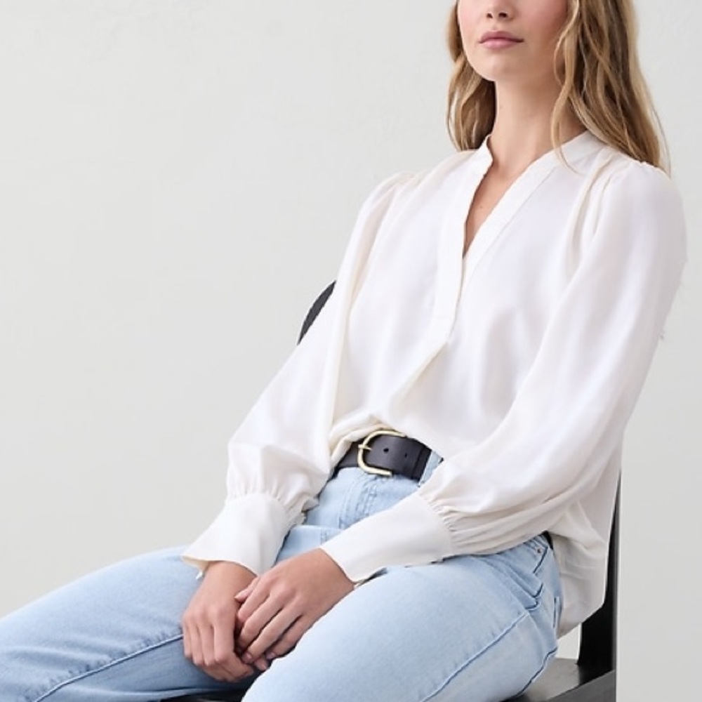NWT Banana Republic Ivory V-Neck Blouse